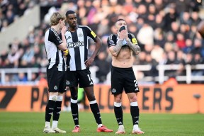 包含欧联转会期走向成谜，纽卡斯尔更衣室发声，管理层满意，赛季目标并未改变的词条-体育直播