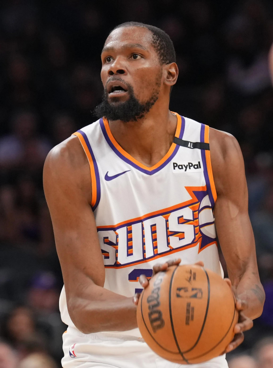 杜兰特迎来十赛季出色发挥，独行侠观众热烈欢呼！观众掌声雷动(杜兰特加盟独行侠)