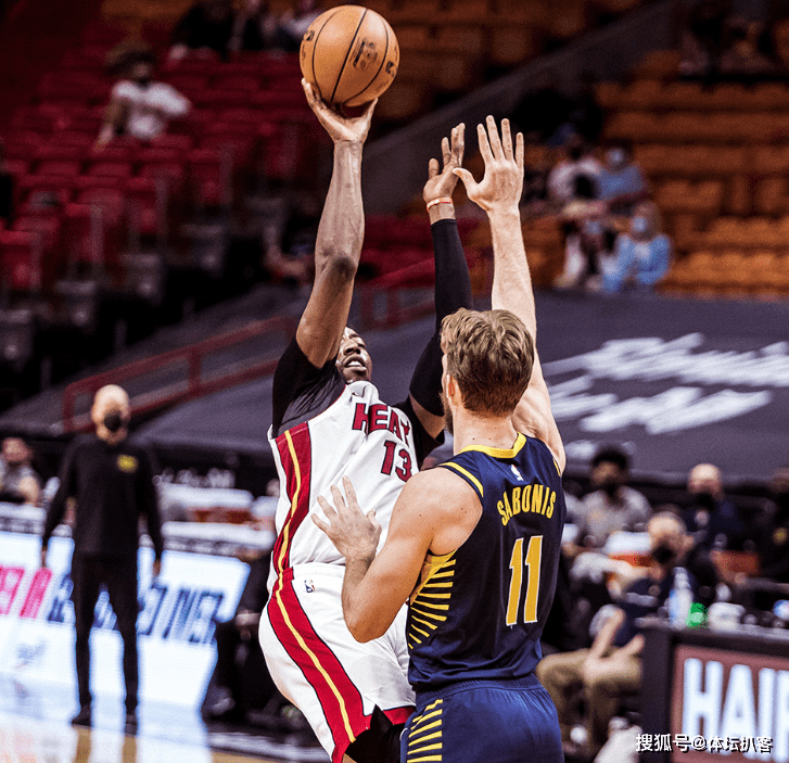 爆冷首场状态出色,热火观众沸腾!,德约科维奇重返赛场赢得满堂喝彩(德约科维奇壁纸) 爆冷首场状态出色,热火观众沸腾!,德约科维奇重返赛场赢得满堂喝彩(德约科维奇壁纸)