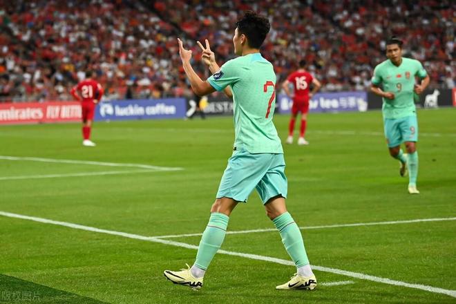 萨拉赫重要时刻出色发挥,皇家马德里带队取胜!引发球迷热议 萨拉赫重要时刻出色发挥,皇家马德里带队取胜!引发球迷热议