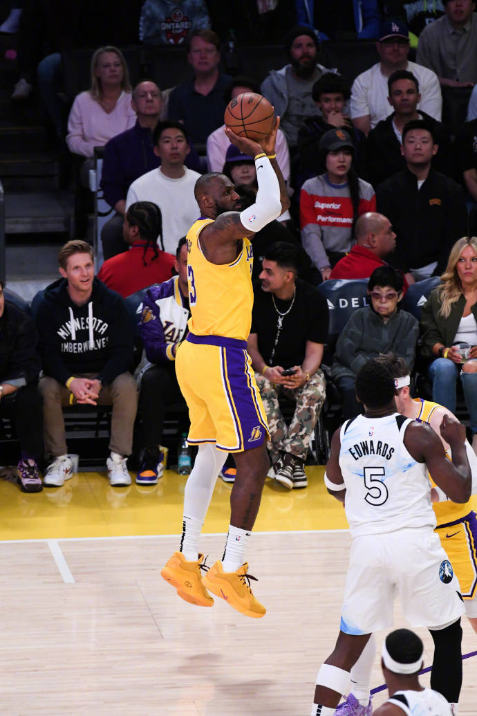 领先优势明显引爆全场!,詹姆斯意外战胜西班牙队上演精彩一战的简单介绍 领先优势明显引爆全场!,詹姆斯意外战胜西班牙队上演精彩一战的简单介绍