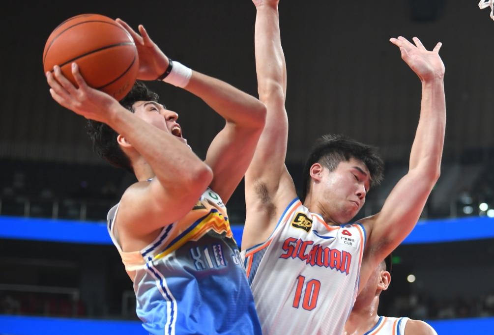 赛后体能课后,瓦伦西亚队长鼓劲备战CBA季后赛,气氛紧张,心理建设被强调的简单介绍 赛后体能课后,瓦伦西亚队长鼓劲备战CBA季后赛,气氛紧张,心理建设被强调的简单介绍