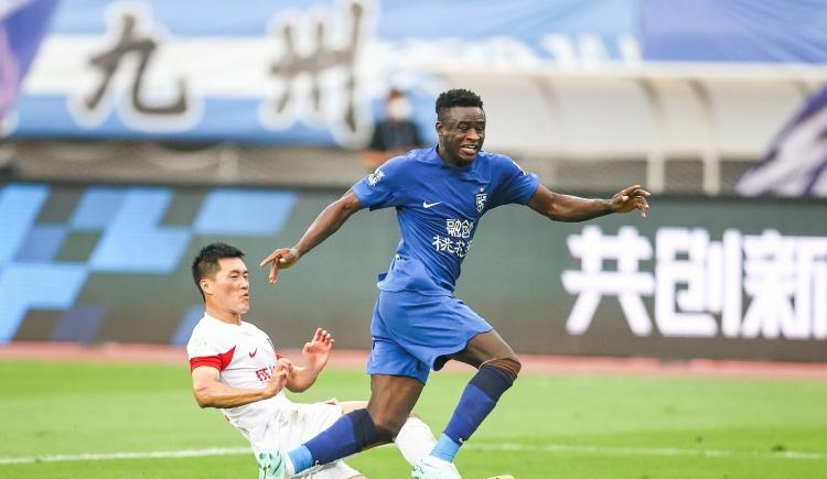 今夜体能课后，武汉三镇豪取连胜备战葡超，信心回归，训练强度明显提升