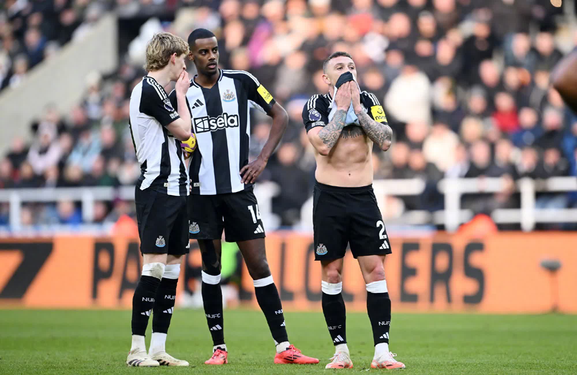 包含欧联转会期走向成谜，纽卡斯尔更衣室发声，管理层满意，赛季目标并未改变的词条