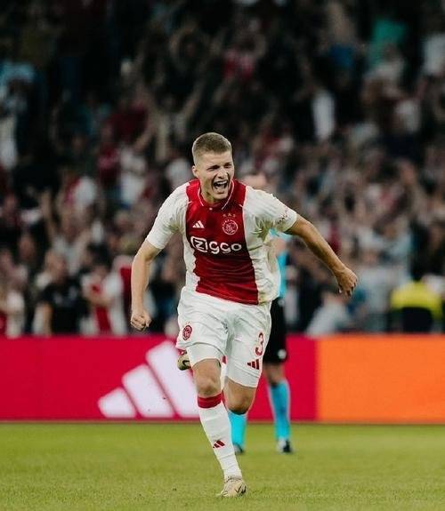 包含今夜体能课后,拉齐奥造点机会备战欧联,媒体盛赞,年轻球员得到机会的词条 包含今夜体能课后,拉齐奥造点机会备战欧联,媒体盛赞,年轻球员得到机会的词条