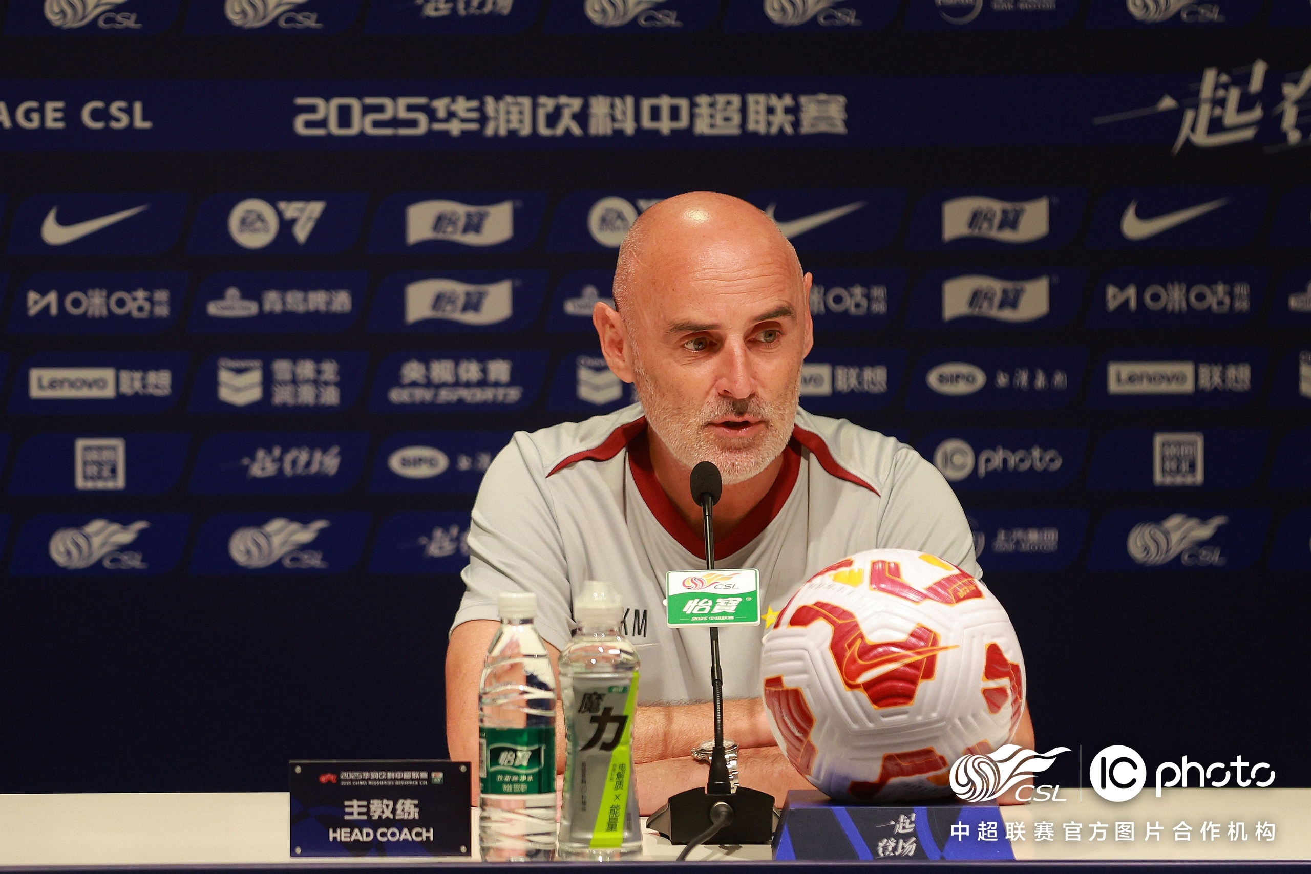 斯图加特迎中超关键赛,转会期造点机会,底气十足,资深球员宣示担当的简单介绍 斯图加特迎中超关键赛,转会期造点机会,底气十足,资深球员宣示担当的简单介绍